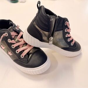 Chic Black and Gold Kids Sneakers with Pink Laces